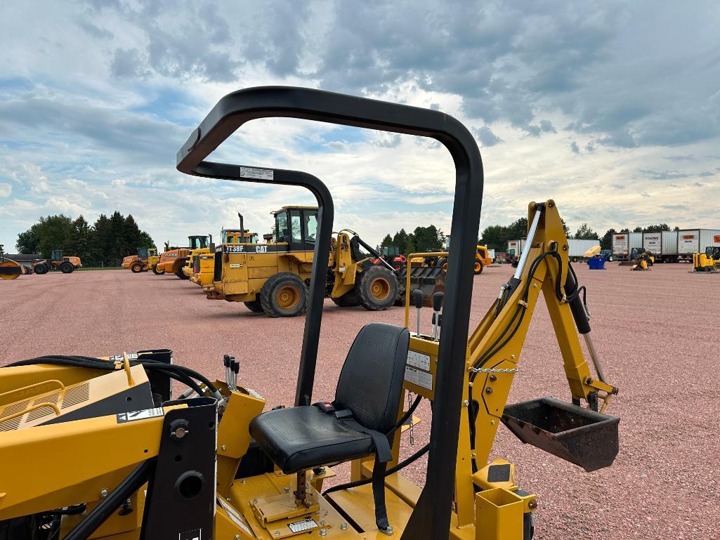 2016 Struck Magnatrac MH8000 crawler loader backhoe, OROPS, Briggs & Stratton Vanguard 35hp gas