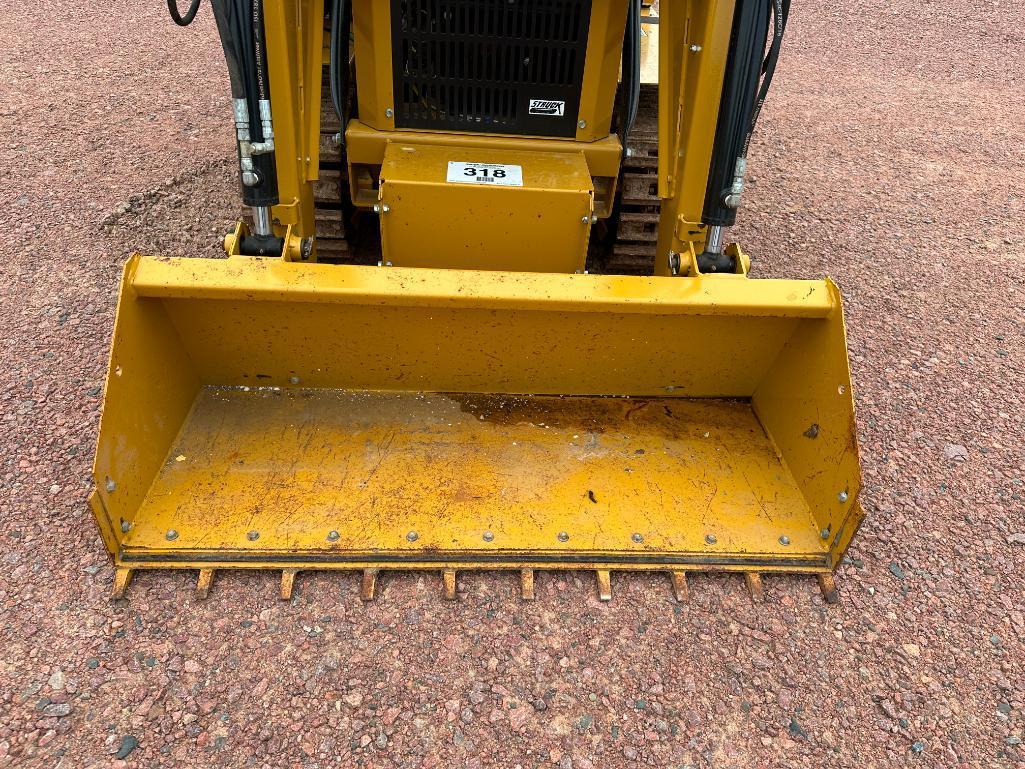 2016 Struck Magnatrac MH8000 crawler loader backhoe, OROPS, Briggs & Stratton Vanguard 35hp gas