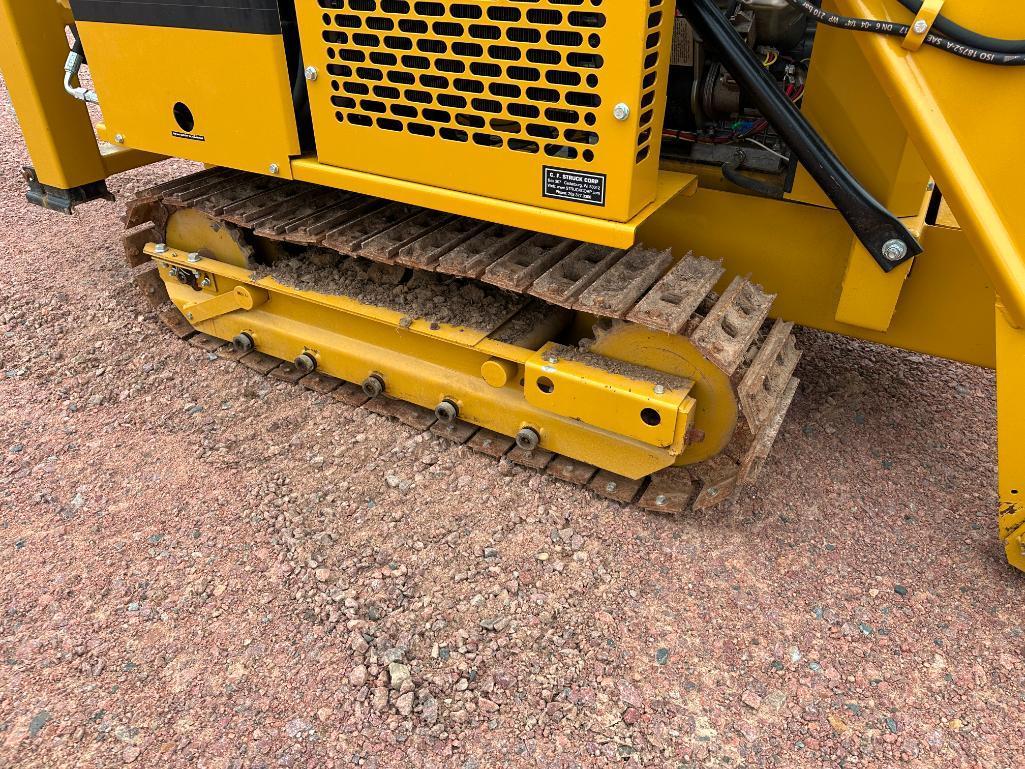 2016 Struck Magnatrac MH8000 crawler loader backhoe, OROPS, Briggs & Stratton Vanguard 35hp gas