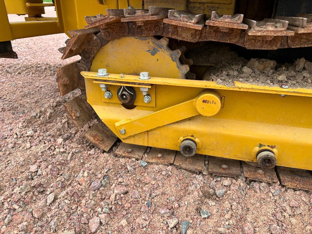 2016 Struck Magnatrac MH8000 crawler loader backhoe, OROPS, Briggs & Stratton Vanguard 35hp gas