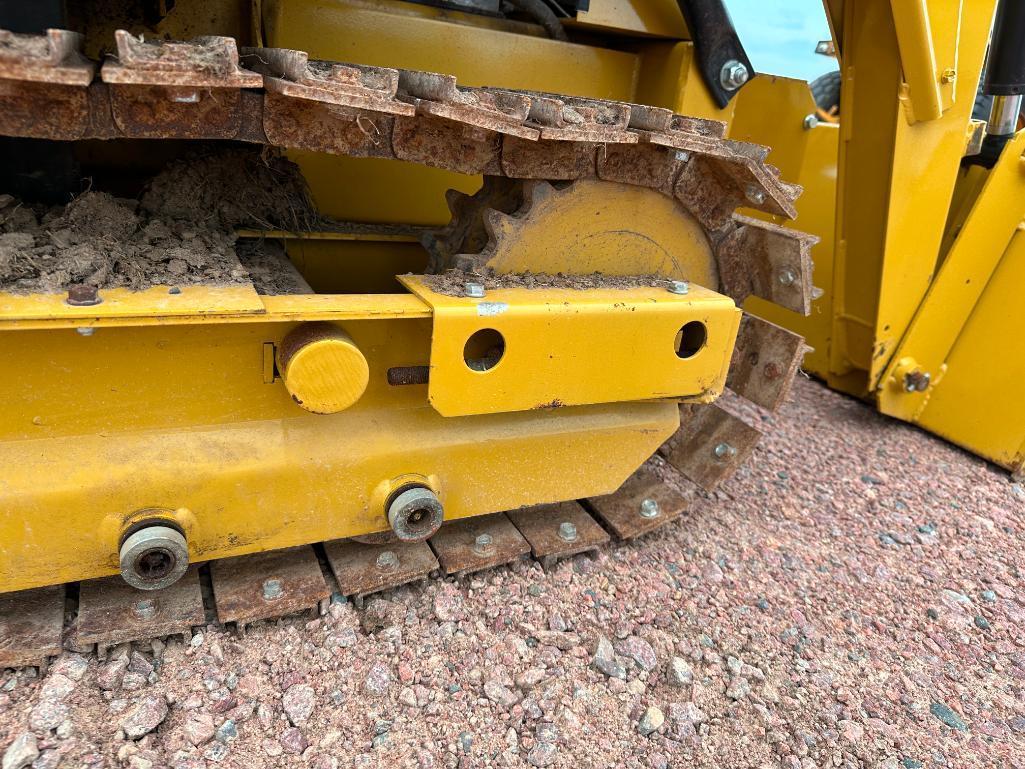 2016 Struck Magnatrac MH8000 crawler loader backhoe, OROPS, Briggs & Stratton Vanguard 35hp gas