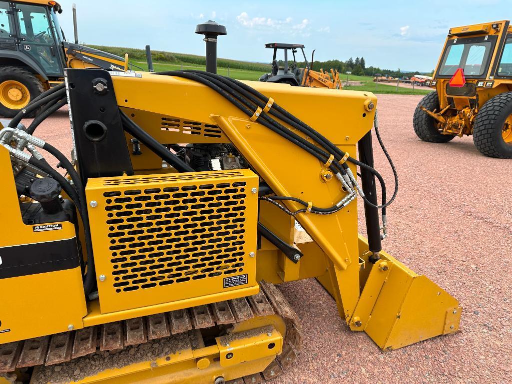 2016 Struck Magnatrac MH8000 crawler loader backhoe, OROPS, Briggs & Stratton Vanguard 35hp gas