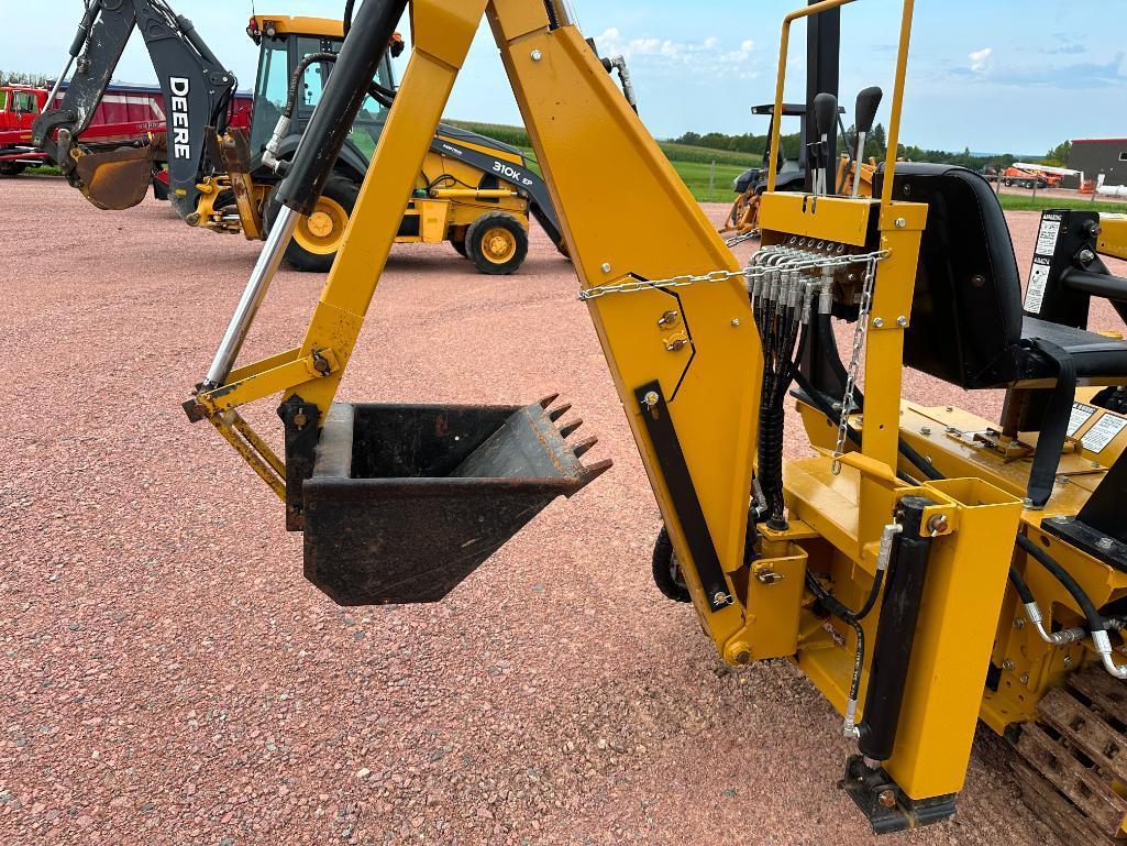 2016 Struck Magnatrac MH8000 crawler loader backhoe, OROPS, Briggs & Stratton Vanguard 35hp gas