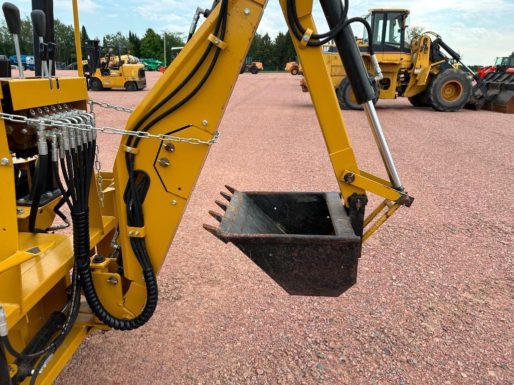 2016 Struck Magnatrac MH8000 crawler loader backhoe, OROPS, Briggs & Stratton Vanguard 35hp gas