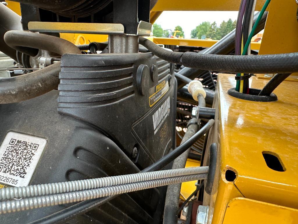 2016 Struck Magnatrac MH8000 crawler loader backhoe, OROPS, Briggs & Stratton Vanguard 35hp gas