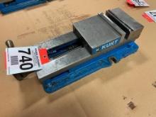Kurt Model D688 machinist vise; s/n 101334.