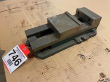 GS machinist vise; s/n 0807033; no handle.
