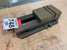 GS machinist vise; s/n 0807054; no handle.