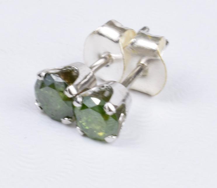 14k White Gold1/4cttw Green Diamond Earrings