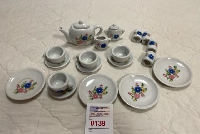 Small child’s tea set