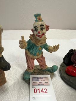 3 clown statues