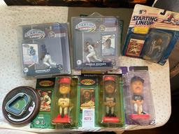 Baseball lot - bobble heads, starting lineup