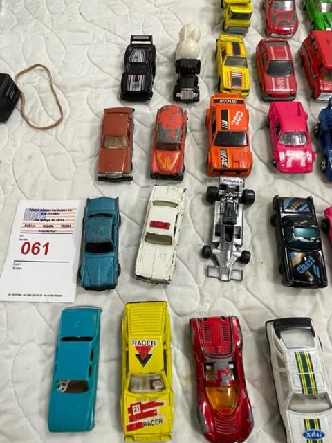 Box of matchbox/toy cars aprox. 63 cars