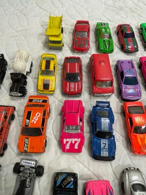 Box of matchbox/toy cars aprox. 63 cars