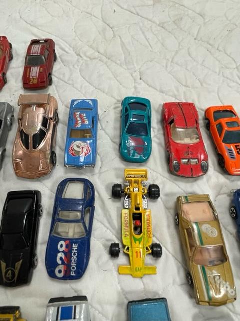 Box of matchbox/toy cars aprox. 63 cars