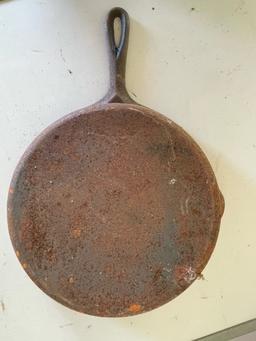 Cast iron pan