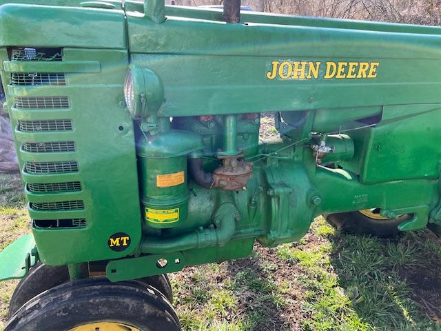 John Deere Antique Farm Tractor Runs and Works , new paint and decals
