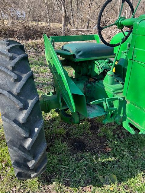 John Deere Antique Farm Tractor Runs and Works , new paint and decals