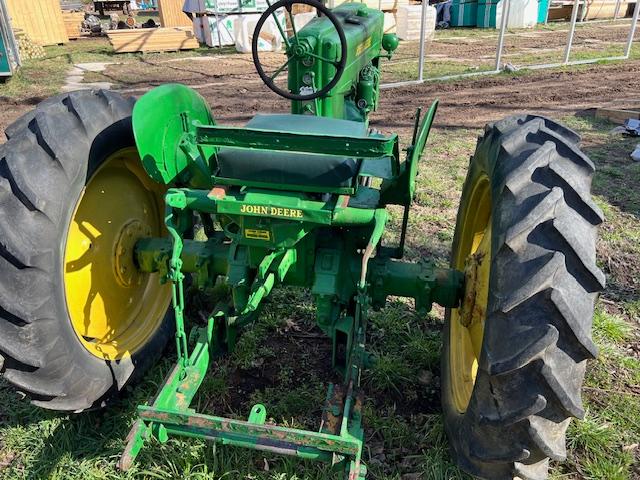 John Deere Antique Farm Tractor Runs and Works , new paint and decals