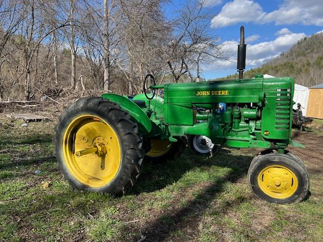 John Deere Antique Farm Tractor Runs and Works , new paint and decals