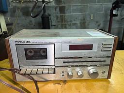 Vintage Craig radio and two speakers