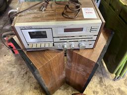 Vintage Craig radio and two speakers
