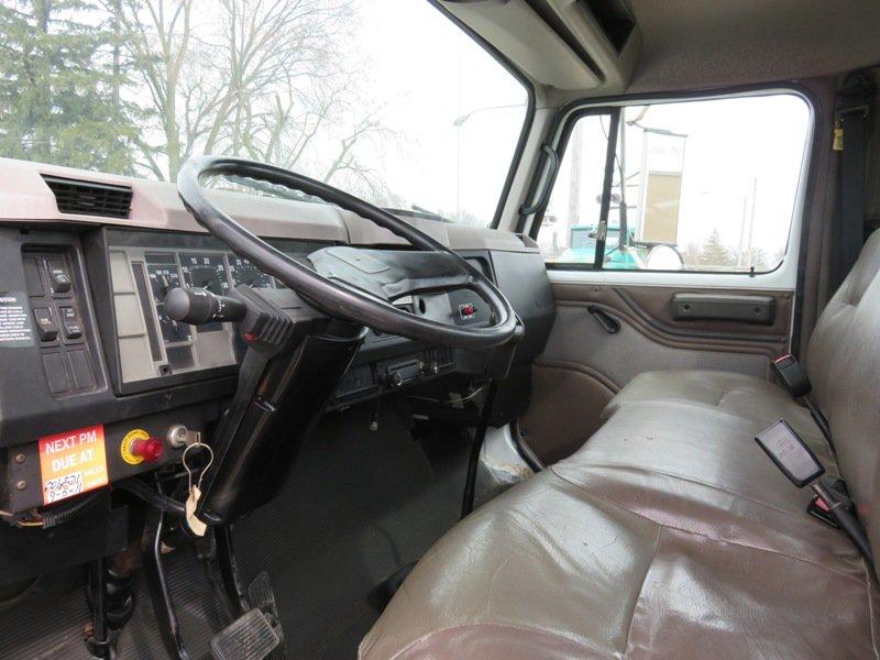 1999 International 4700 Cab & Chassis