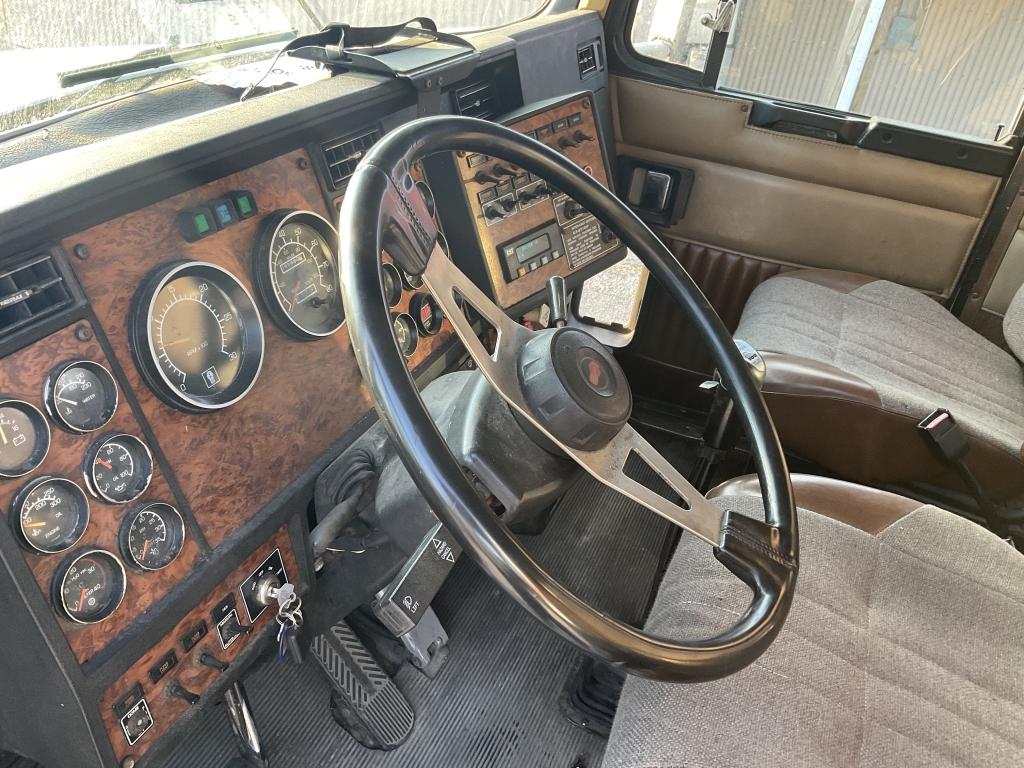 1999 Kenworth T600 Daycab