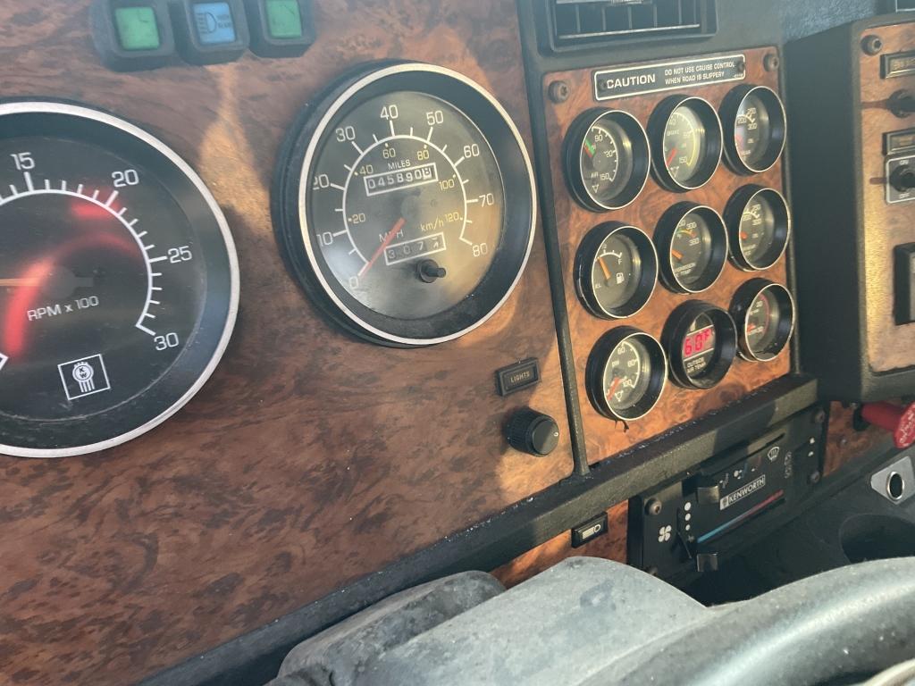1999 Kenworth T600 Daycab