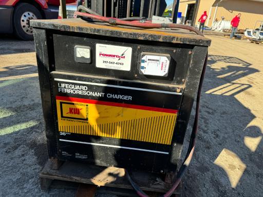 Electric Clark TM 25 Fork Lift