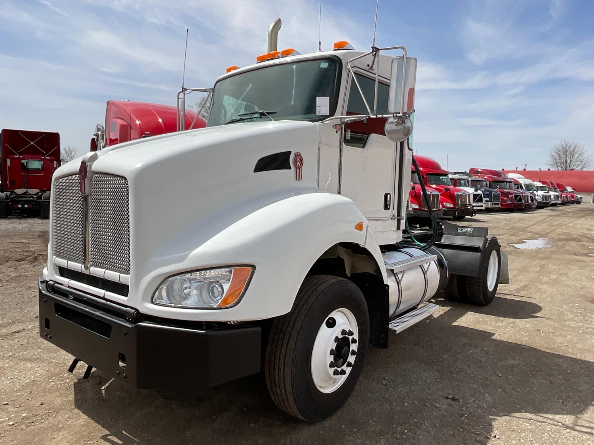 2016 Kenworth T440 Daycab