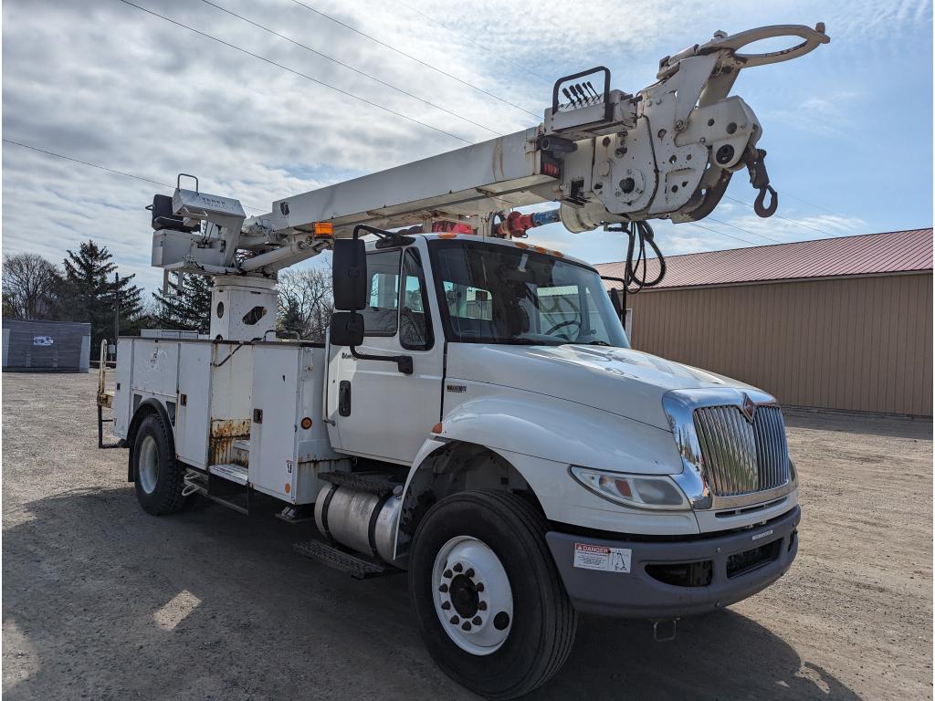 2012 International 4300 Digger Derrick w/ Bucket