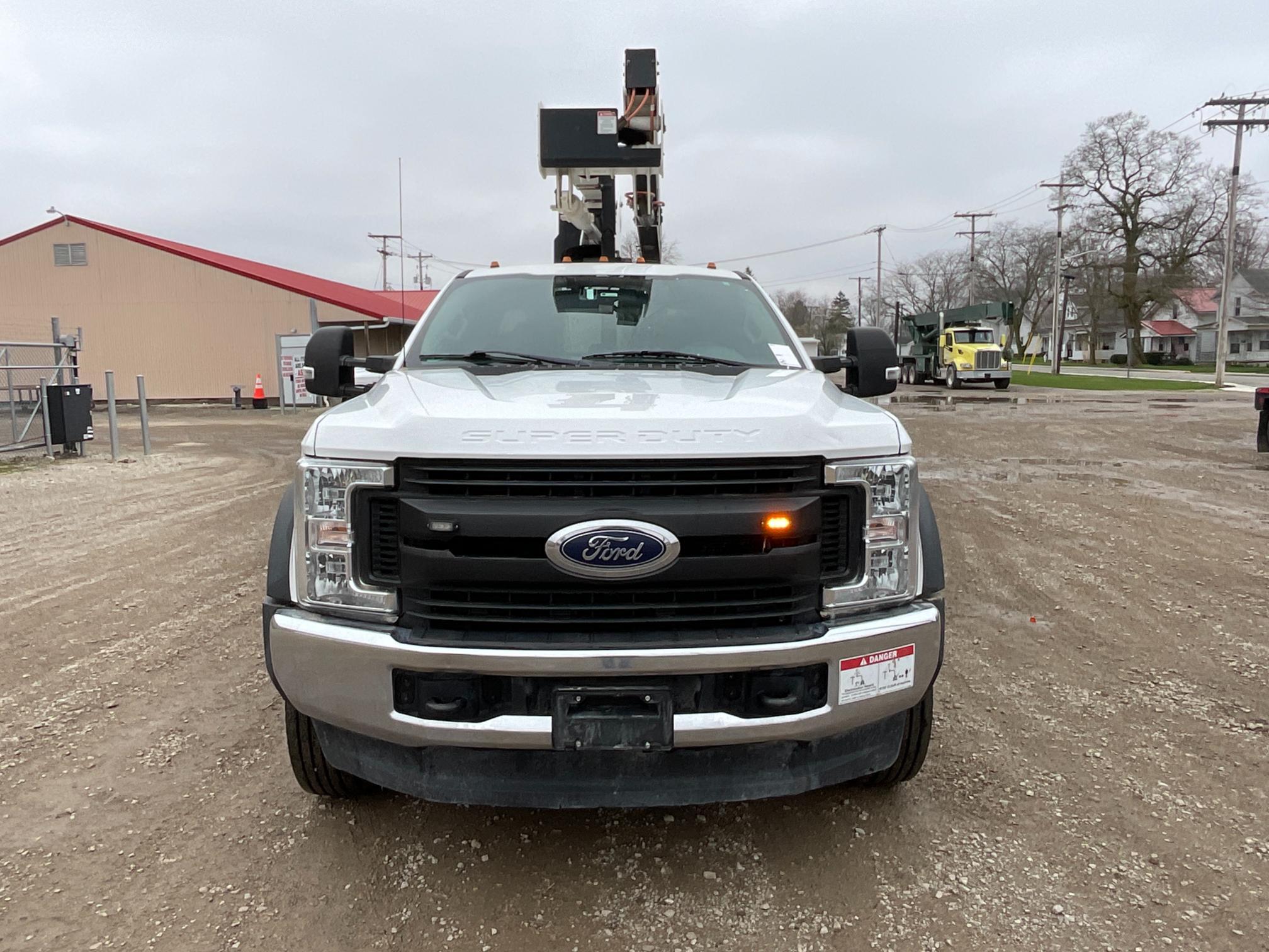 2019 Ford F550 Bucket Truck