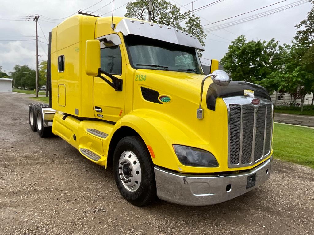 2017 Peterbilt 579 Sleeper