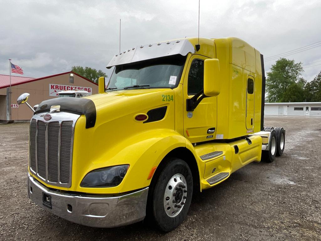 2017 Peterbilt 579 Sleeper