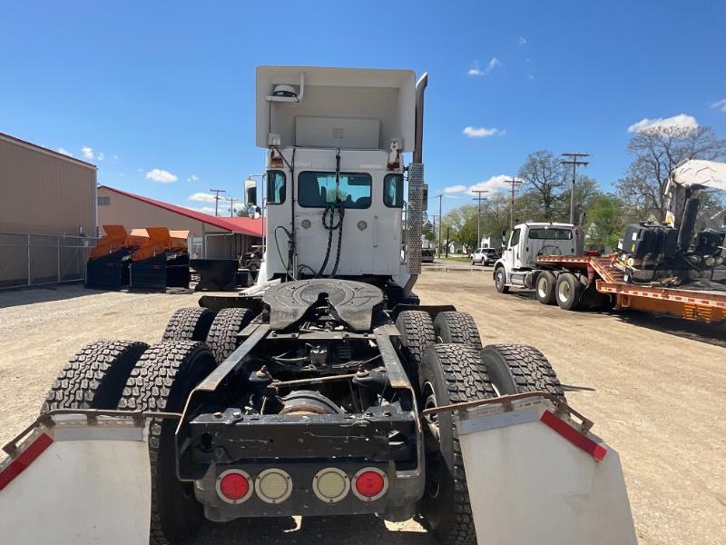 2012 Kenworth T440 Day Cab