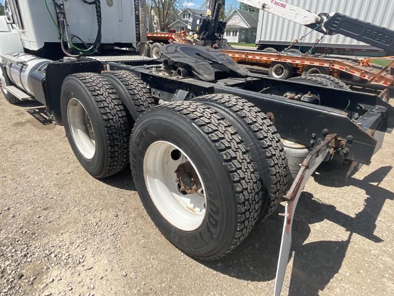 2012 Kenworth T440 Day Cab