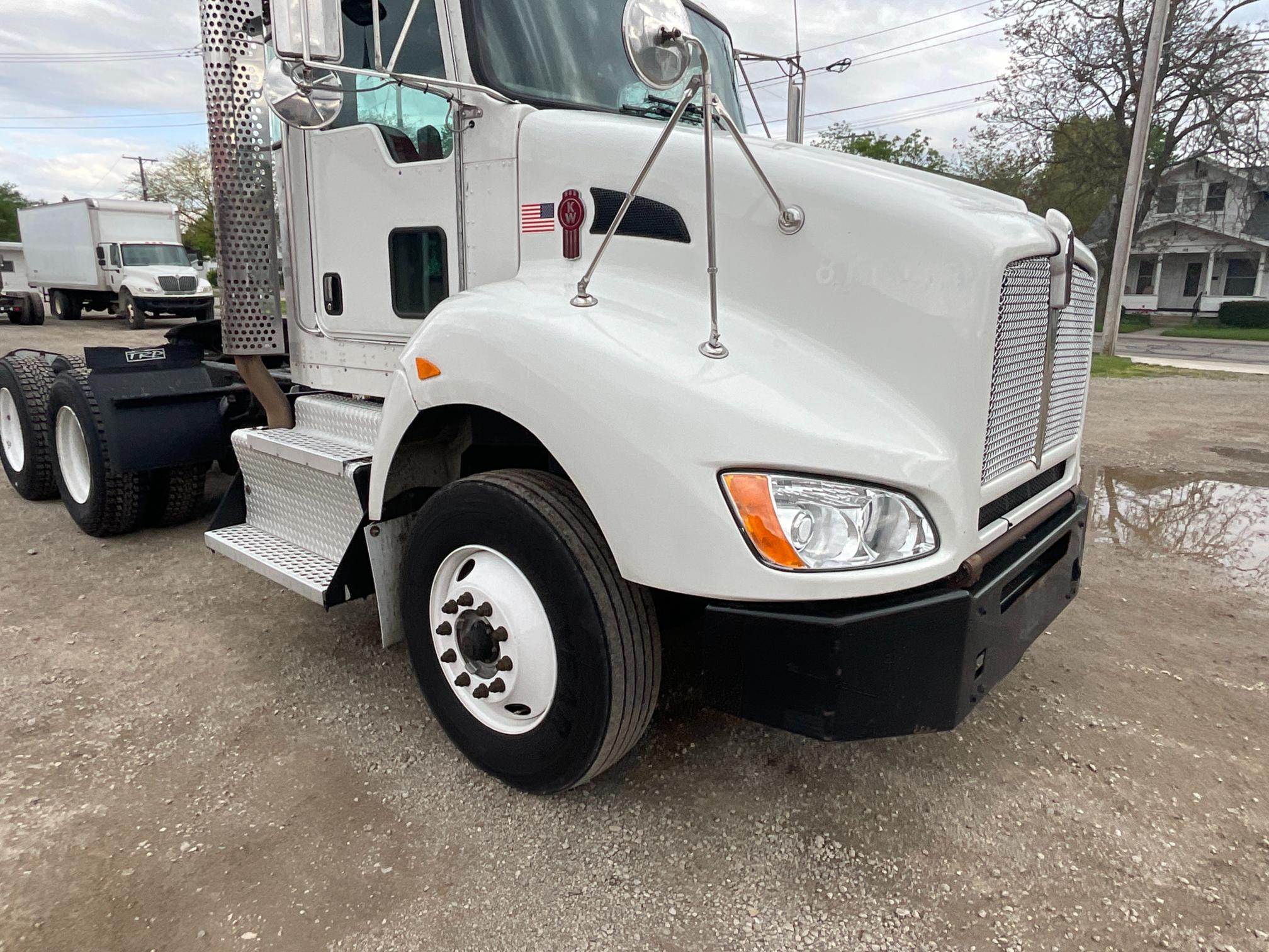 2012 Kenworth T440 Day Cab