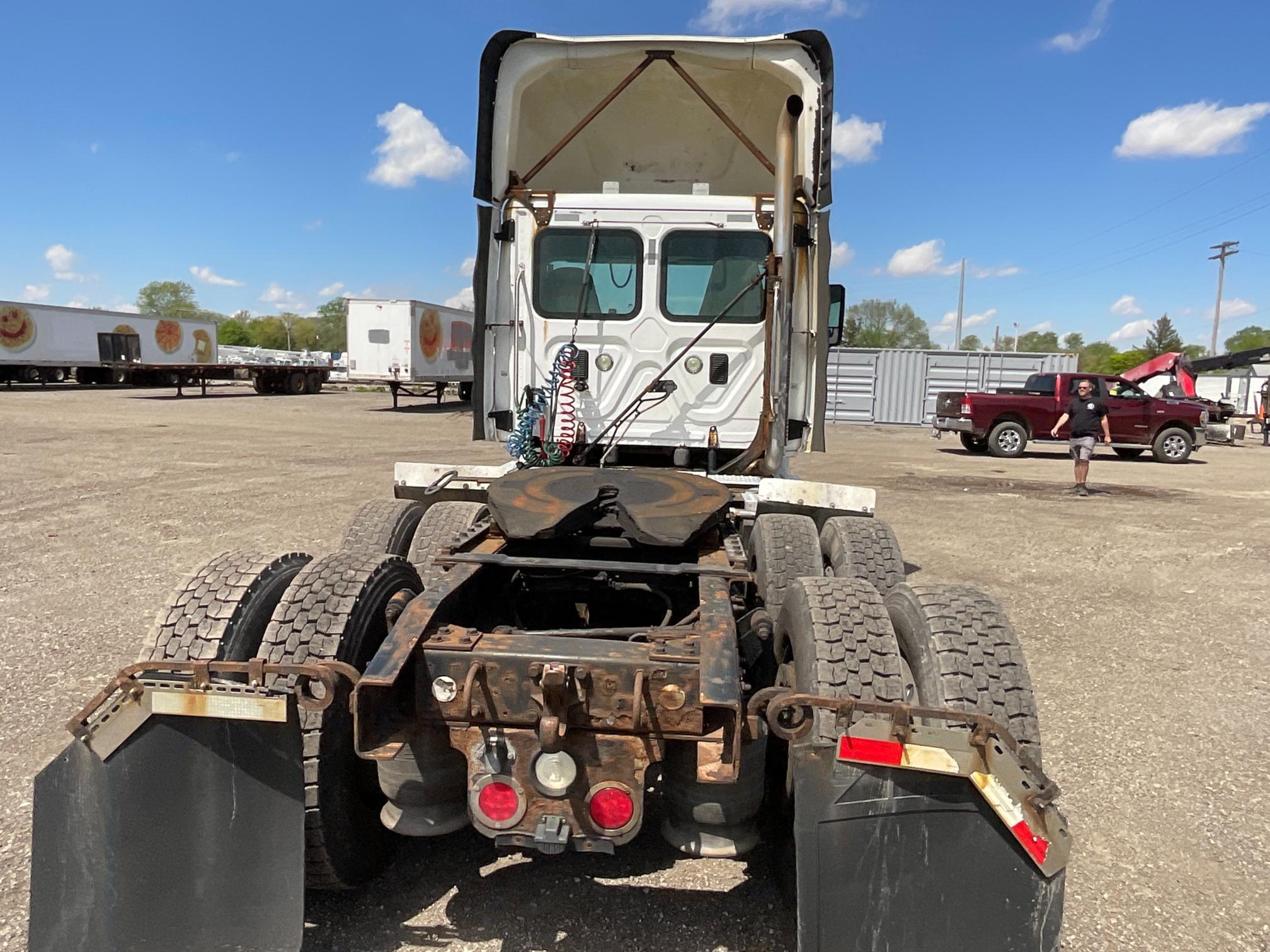 2016 Freightliner CA125 Day Cab