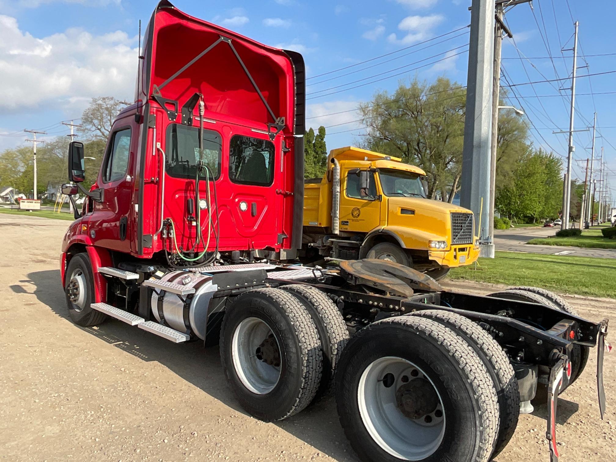 2018 Freightliner CA113 Day Cab