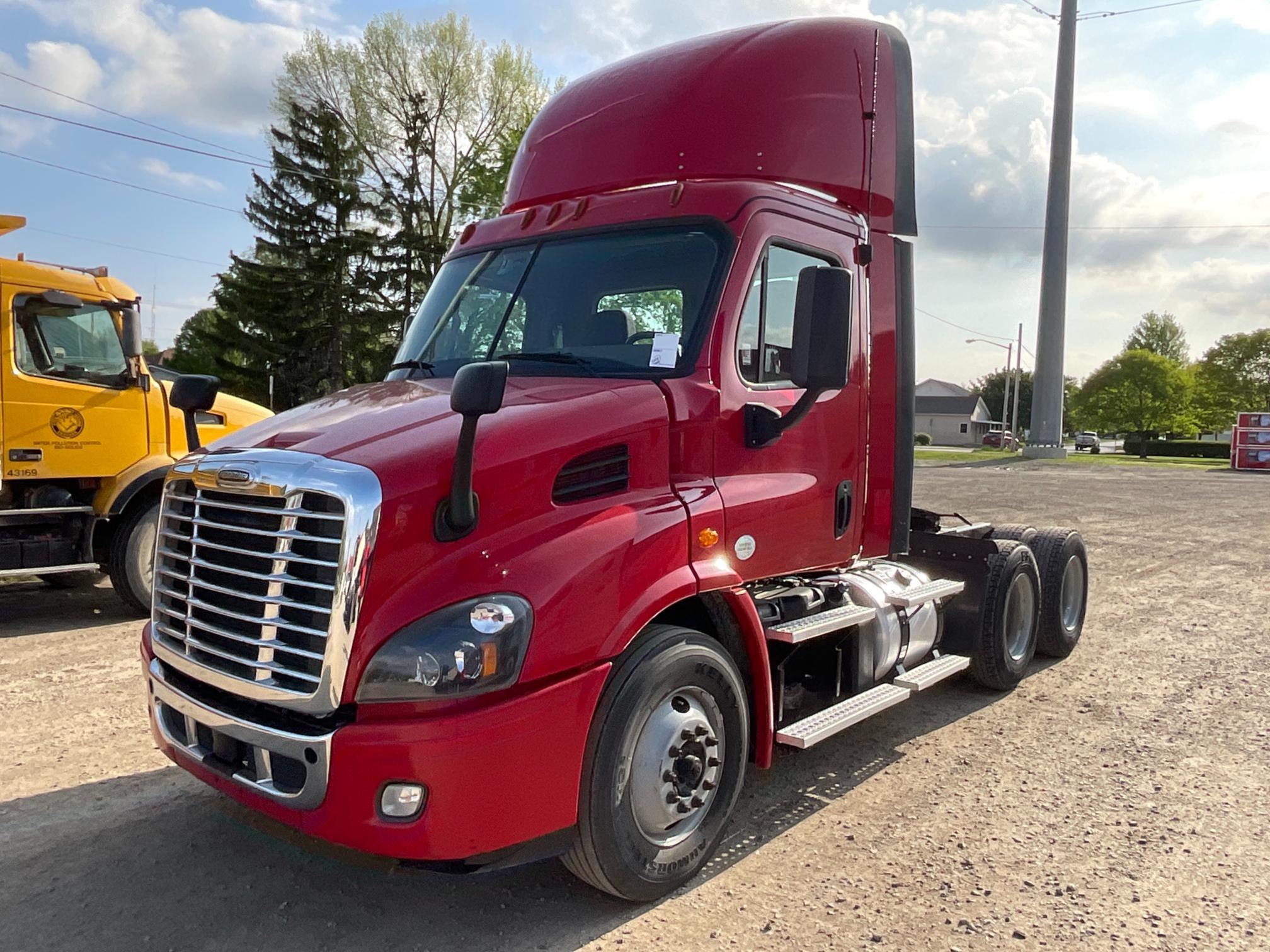 2018 Freightliner CA113 Day Cab