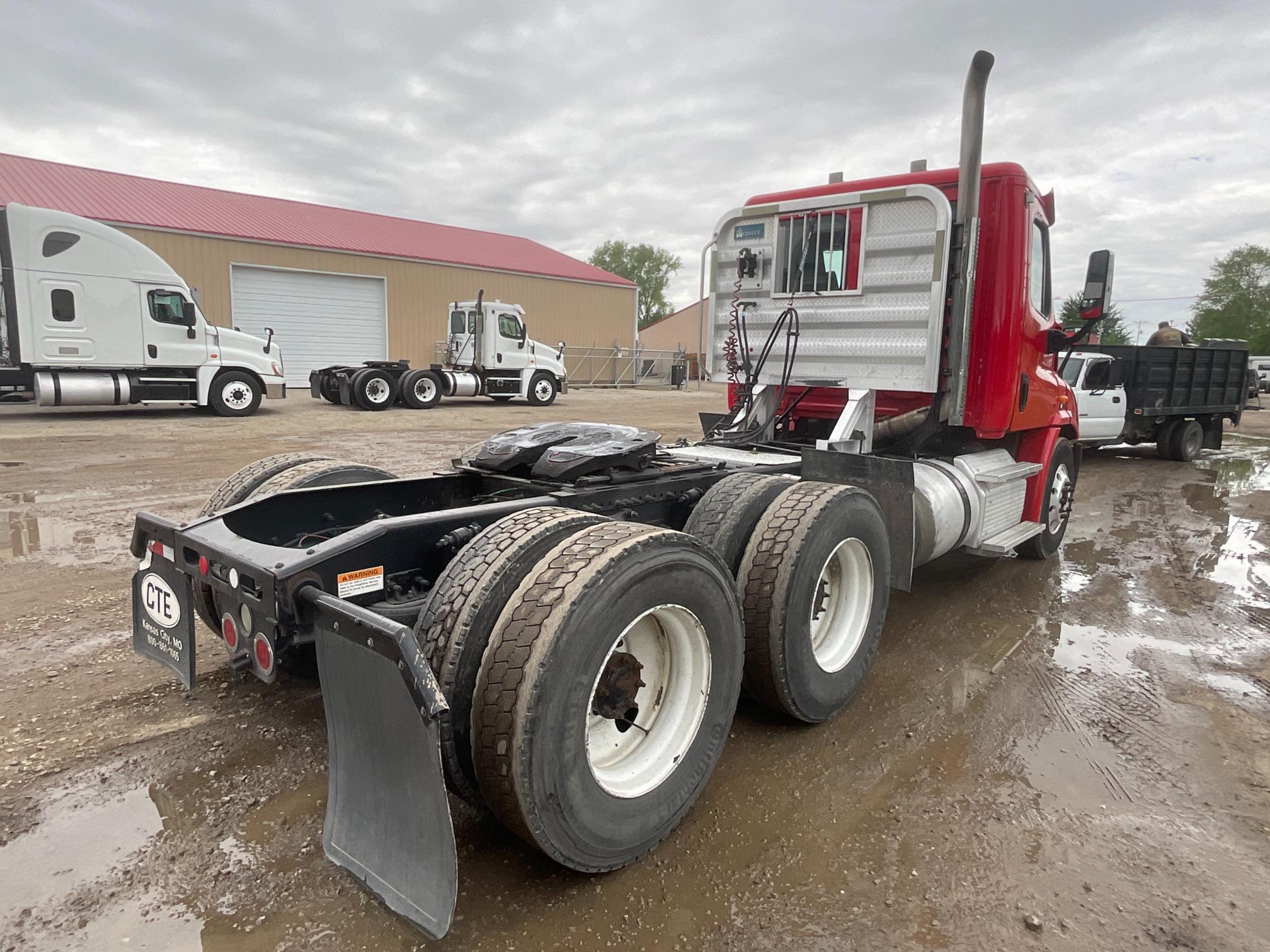 2013 Freightliner CA113 Day Cab