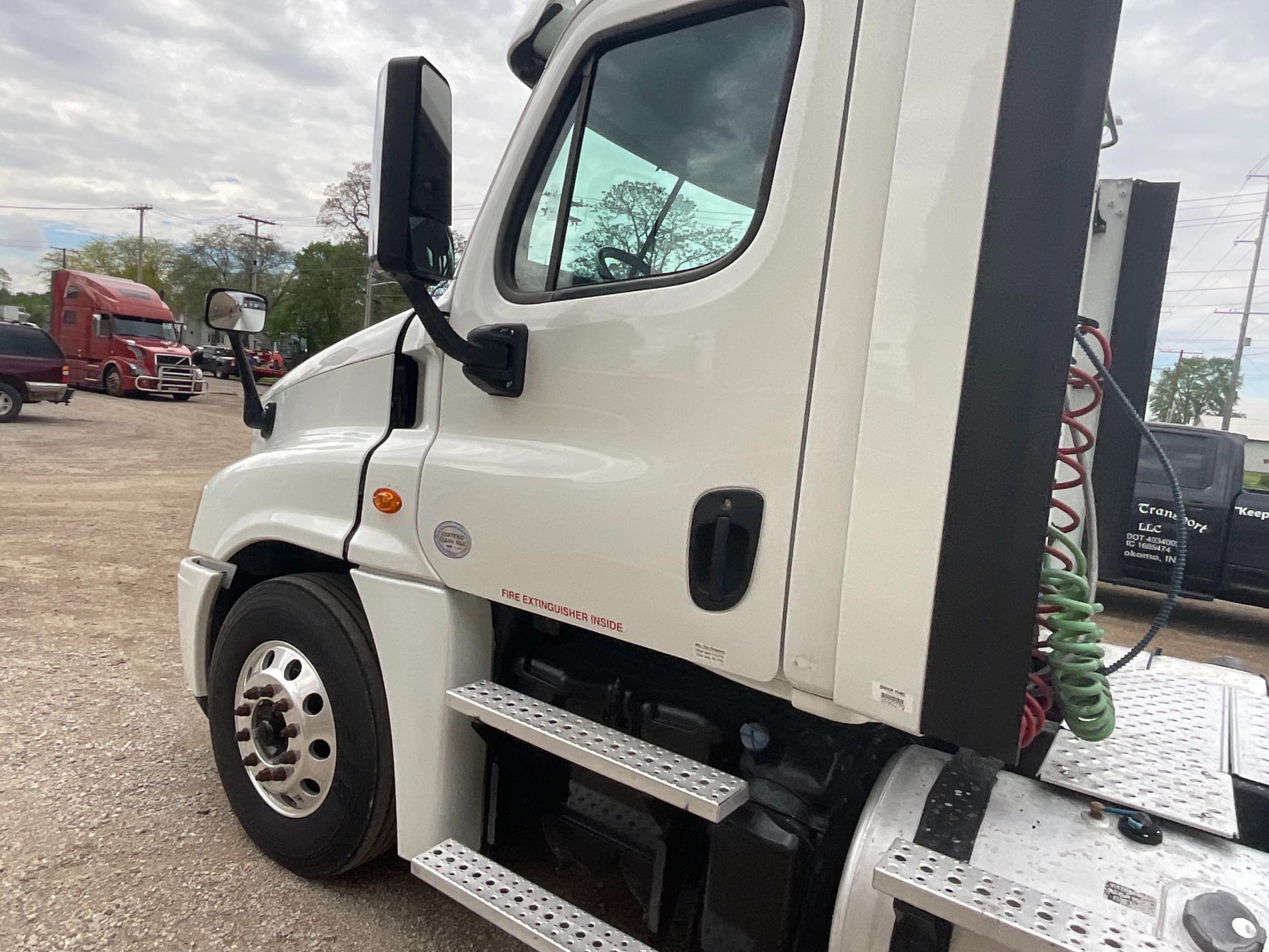 2017 Freightliner CA125 Day Cab