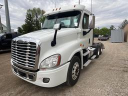 2017 Freightliner CA125 Day Cab