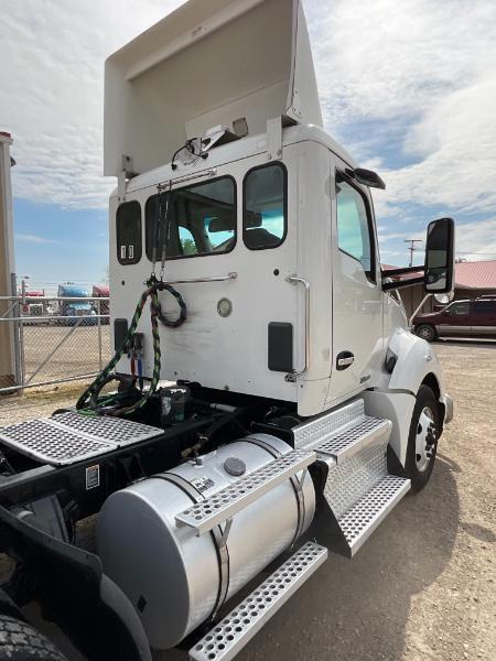 2017 Kenworth T680 Daycab