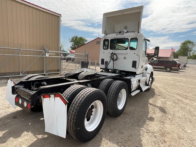 2017 Kenworth T680 Daycab