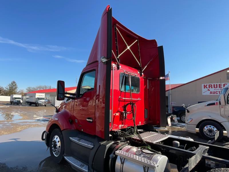 2019 Kenworth T680 Day Cab