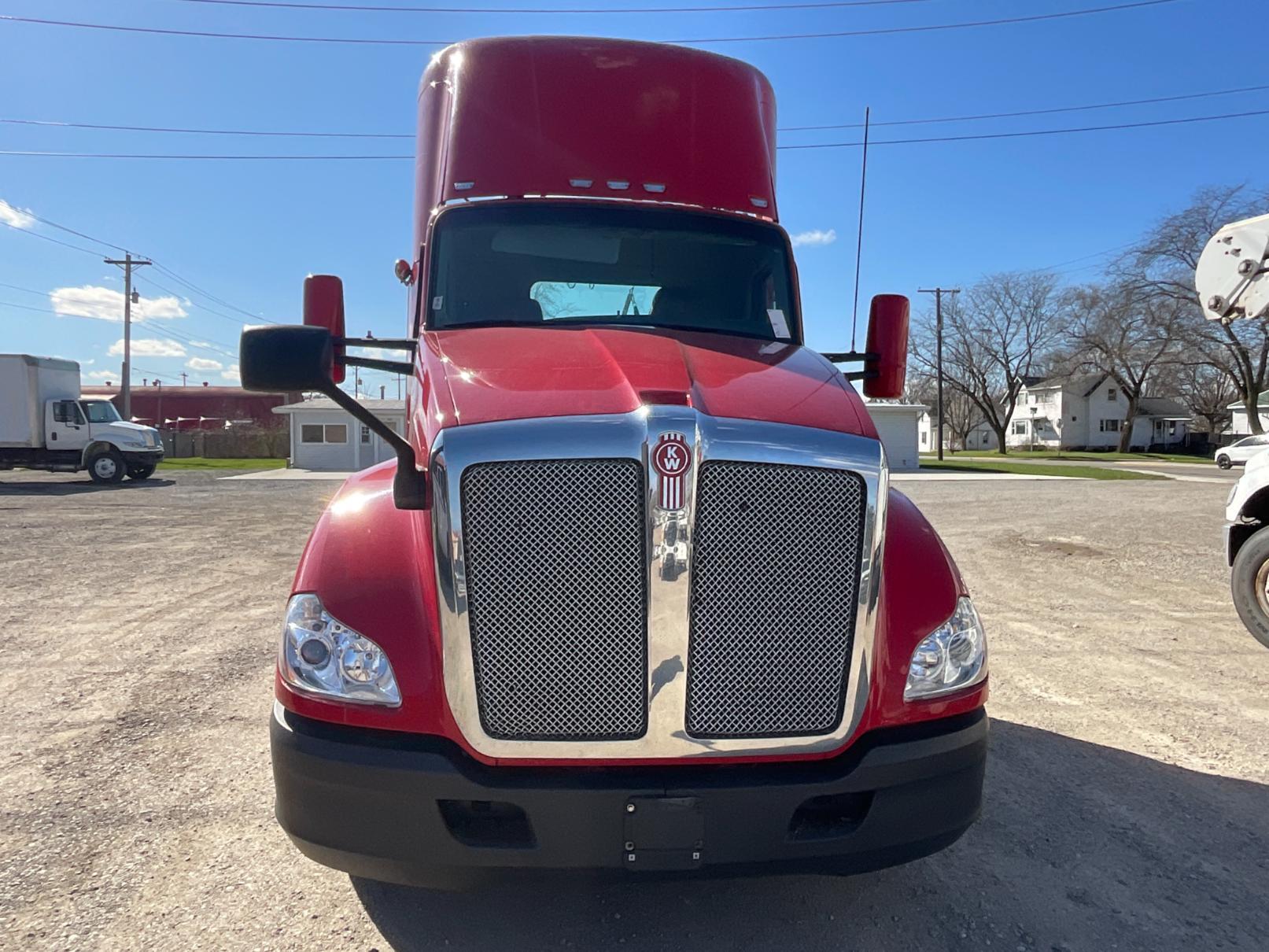 2019 Kenworth T680 Day Cab