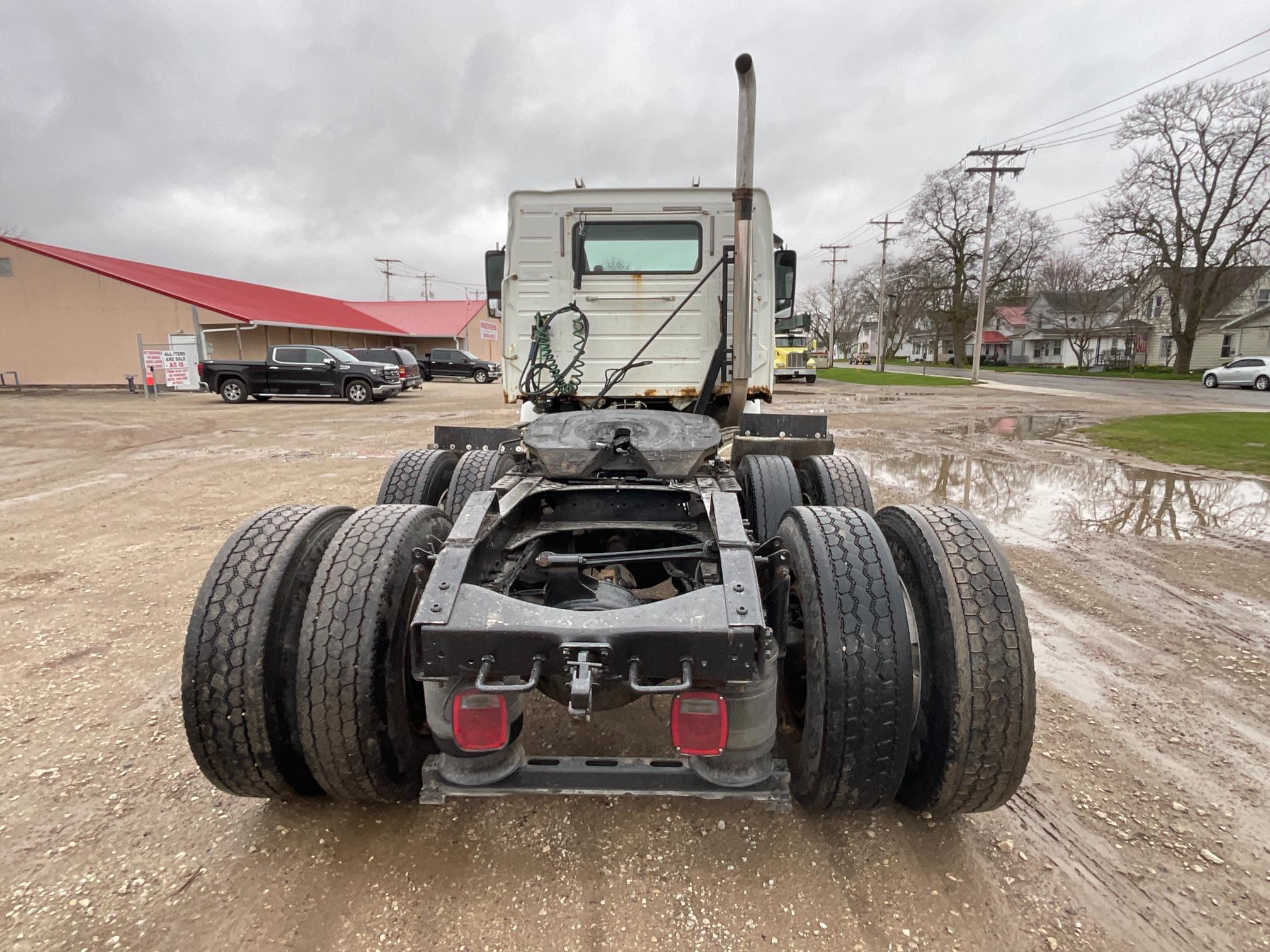 2008 Volvo VNM Day Cab