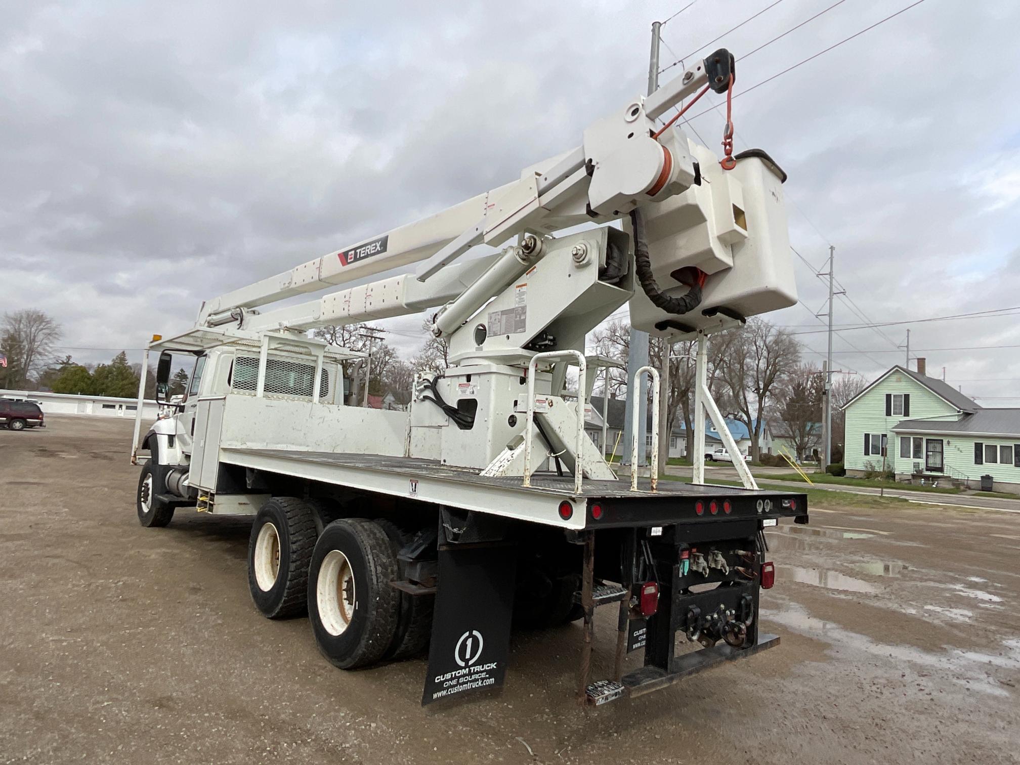 2014 International 7400 Bucket Truck